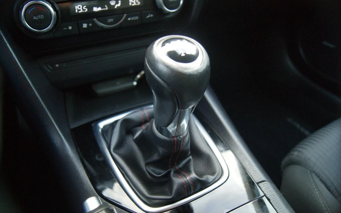 Mazda 3 cena 51900 przebieg: 105000, rok produkcji 2017 z Szczecin małe 781